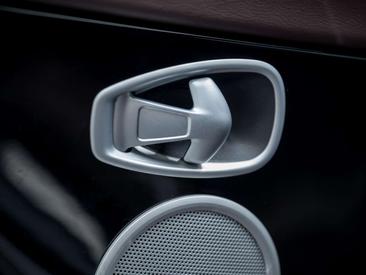 Aston Martin DB11 V8 — photo 27