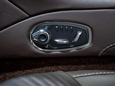 Aston Martin DB11 V8 — photo 29