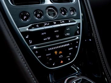 Aston Martin DB11 V8 — photo 33