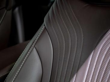 Aston Martin DB11 V8 — photo 40
