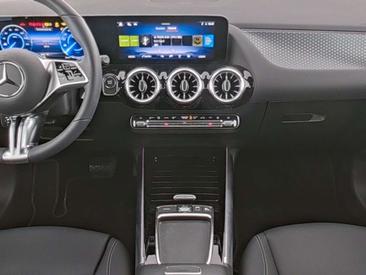 Mercedes EQA 300 4MATIC — photo 3