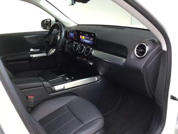 Mercedes GLB 200 — photo 10