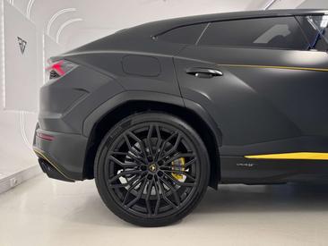 Lamborghini Urus SE — photo 12