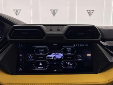 Lamborghini Urus SE — photo 17