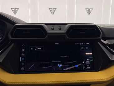 Lamborghini Urus SE — photo 18