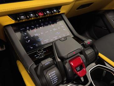 Lamborghini Urus SE — photo 21