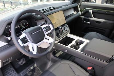 Land Rover Defender 130 D300 MHEV