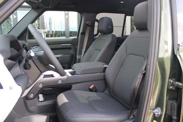 Land Rover Defender 130 D300 MHEV — photo 4