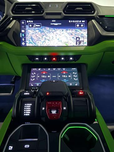 Lamborghini Urus SE — photo 10