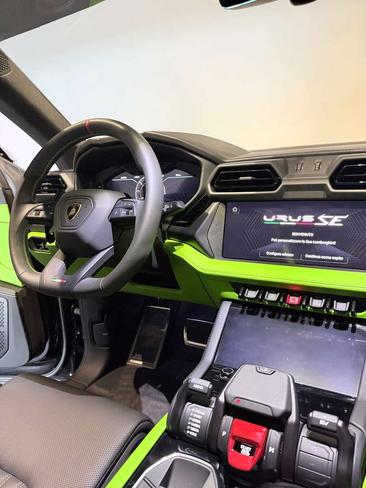 Lamborghini Urus SE — photo 12