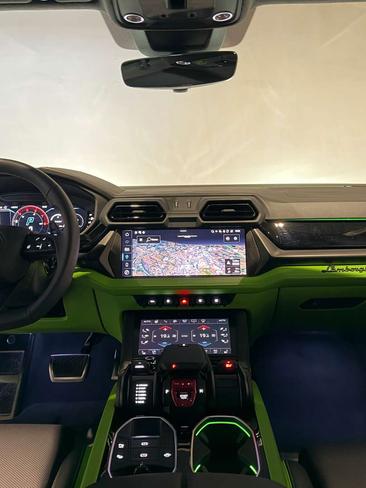 Lamborghini Urus SE — photo 13