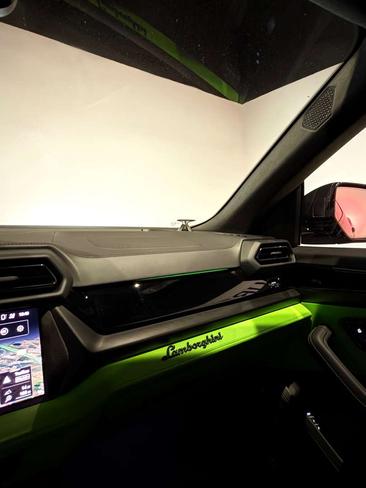 Lamborghini Urus SE — photo 15