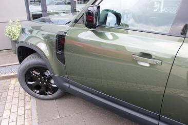 Land Rover Defender 130 D300 MHEV — photo 18