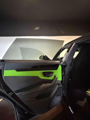 Lamborghini Urus SE — photo 17