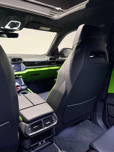 Lamborghini Urus SE — photo 18