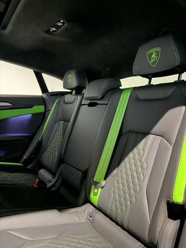 Lamborghini Urus SE — photo 19