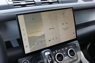 Land Rover Defender 130 D300 MHEV — photo 23