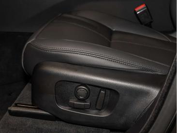 Land Rover Range Rover Velar D200 — photo 24