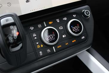 Land Rover Defender 130 D300 MHEV — photo 28