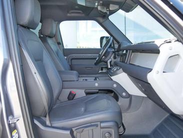 Land Rover Defender 90 D250 MHEV — photo 3