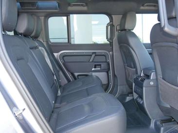 Land Rover Defender 90 D250 MHEV — photo 5