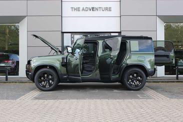 Land Rover Defender 130 D300 MHEV — photo 31