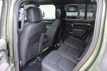 Land Rover Defender 130 D300 MHEV — photo 34