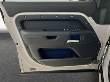 Land Rover Defender 110 Hard Top D250 — photo 13