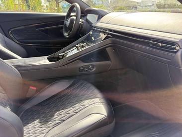 Aston Martin DB12 V8 — photo 9
