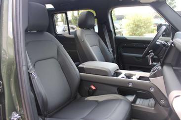 Land Rover Defender 130 D300 MHEV — photo 37