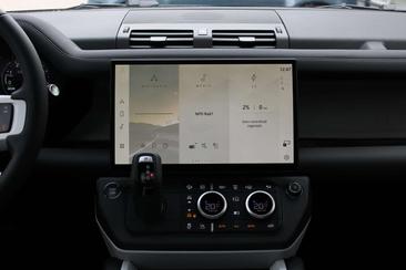 Land Rover Defender 130 D300 MHEV — photo 38