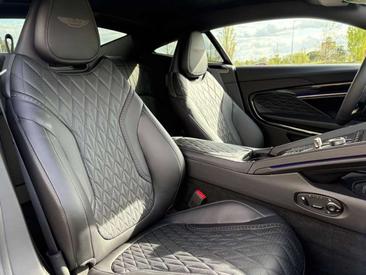 Aston Martin DB12 V8 — photo 12
