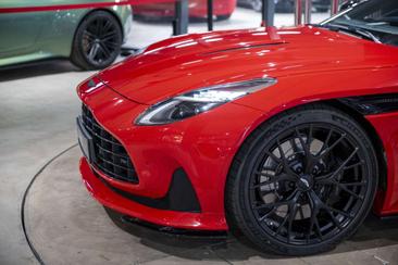 Aston Martin DB12 V8 — photo 10