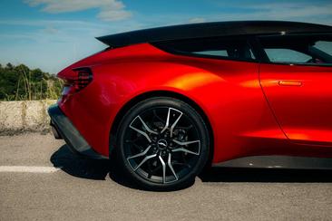 Aston Martin Vanquish Zagato V12 — photo 17