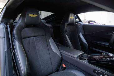 Aston Martin Vantage V8 — photo 9