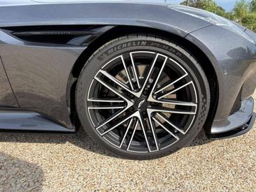 Aston Martin DB12 V8 — photo 7