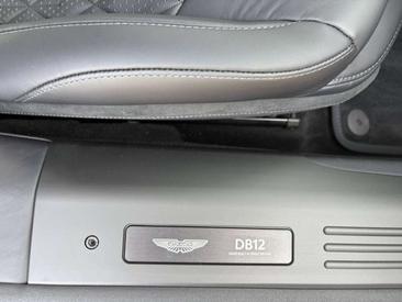 Aston Martin DB12 V8 — photo 9
