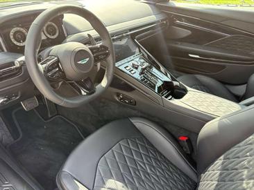 Aston Martin DB12 V8 — photo 10