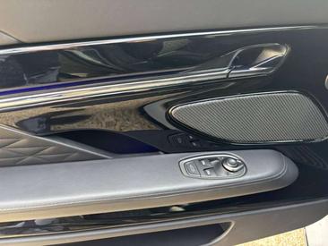 Aston Martin DB12 V8 — photo 15