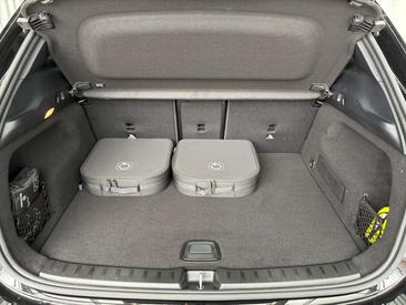 Mercedes EQA 250 — photo 9