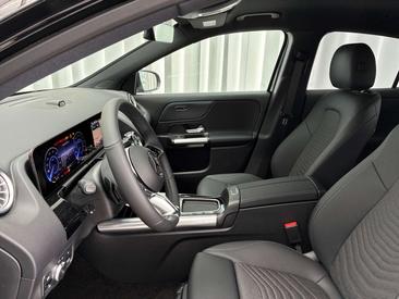 Mercedes EQA 250 — photo 12