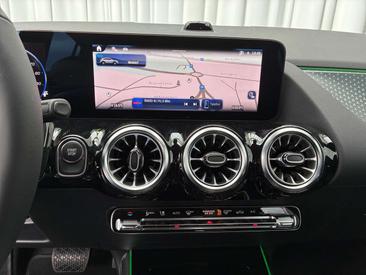 Mercedes EQA 250 — photo 17