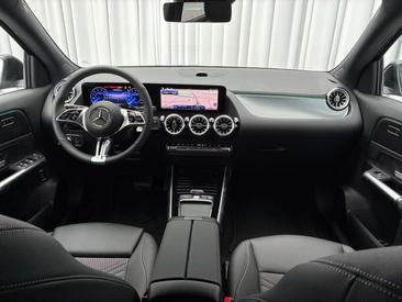 Mercedes EQA 250 — photo 18