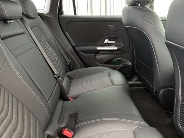Mercedes EQA 250 — photo 19