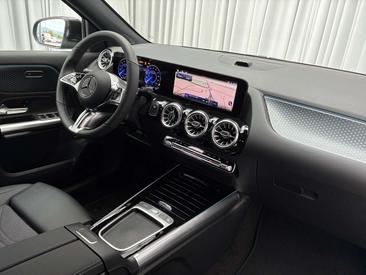 Mercedes EQA 250 — photo 20