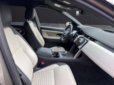 Land Rover Discovery Sport P300e — photo 13