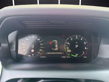 Land Rover Discovery Sport P300e — photo 14