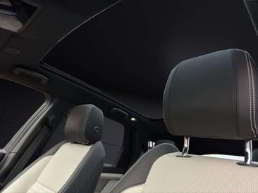 Land Rover Discovery Sport P300e — photo 19