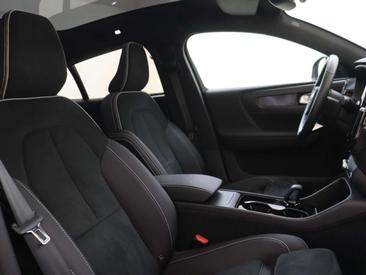 Volvo C40 Coupé SUV — photo 13