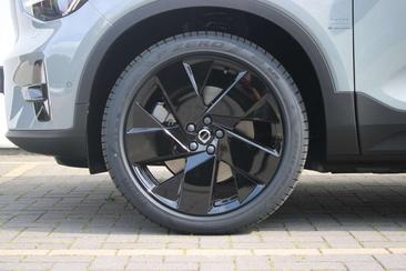 Volvo EX40 Single Motor Extended Range — photo 5